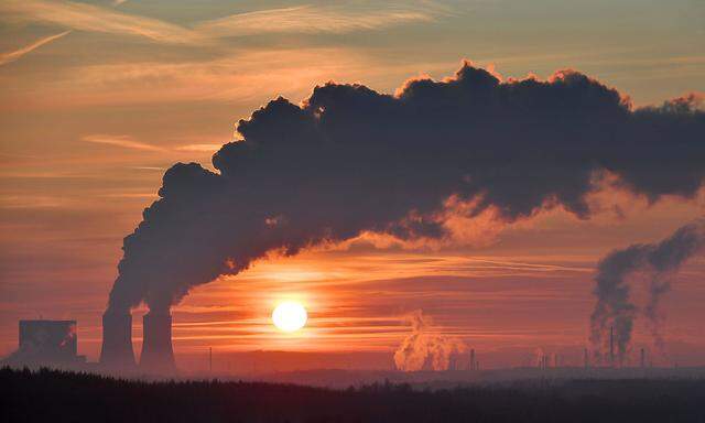 Kohleausstieg-Betreiber von Kohlekraftwerken erhalten Milliardenentschaedigung. Archivfoto: Blick auf Stoerrmthaler See