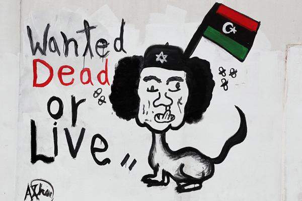 Sie wollten ihn - "tot oder lebendig": Nach dem Sturz des Regimes in Tripolis suchten die Kämpfer des libyschen Übergangsrates monatelang nach dem Versteck des gestürzten Diktators Muammar al-Gaddafi. Am Donnerstag finden sie ihn offenbar in seiner Heimatstadt Sirte. Nach Angaben des Übergangsrates wird Gaddafi getötet.