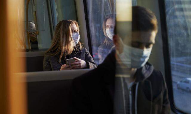 Wegen der Maskenpflicht gingen Atemwegserkrankungen wie Schnupfen und Grippe deutlich zurück.