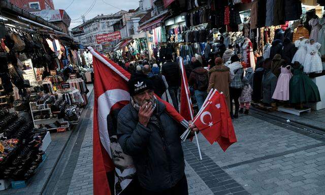 In der Türkei soll es auch auf Märkten wieder lockerer zugehen, findet die Regierung. 