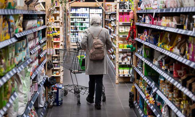 Das Leben wird spürbar teurer. Die Gewerkschaft stellt deshalb saftige Lohnforderungen (Archivbild). 