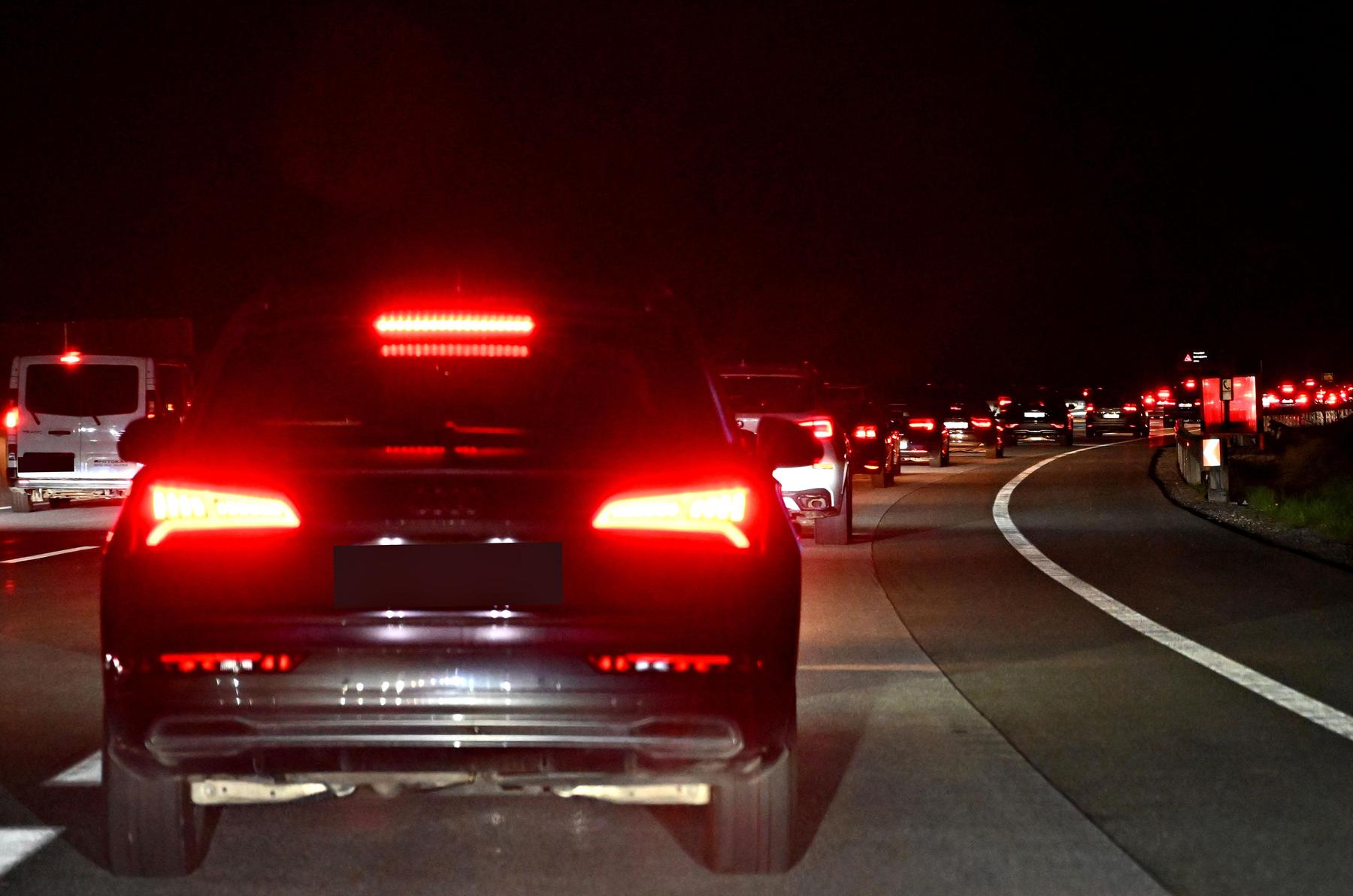 EU načrtuje prepoved motorjev z notranjim zgorevanjem za službena in najeta vozila