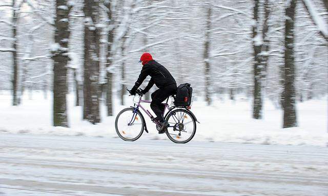 150 Räder parken derzeit an der Grenze zu Norwegen.