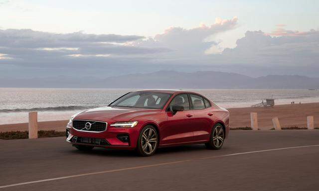 Niedriger, länger, ungekannt dynamisch – so inszeniert sich Volvo um den neuen S60, der in den USA gebaut wird.