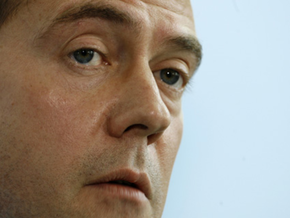 Der russische Präsident Dmitri Medwedew sagte, Aleksij II. sei nicht nur ein "hervorragender religiöser Führer" gewesen, sondern auch ein "großer russischer Staatsbürger". Medwedew sagte eine für das Wochenende geplante Reise nach Italien ab und kehrte sofort nach Moskau zurück.