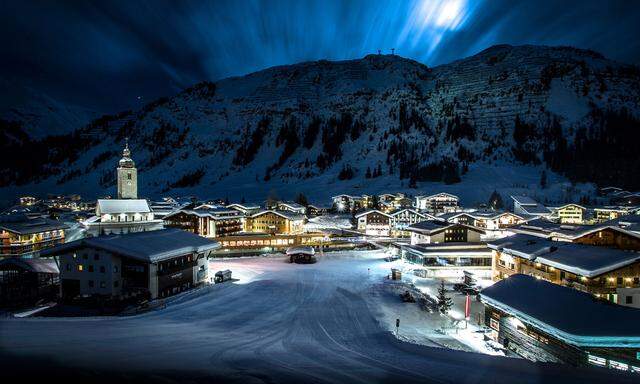 Lech am Arlberg bei Nacht