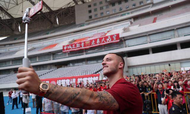 Marko Arnautović muss sich noch gedulden, ehe er in China wieder vor Fans posieren kann.