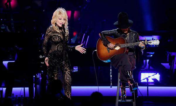 FILE PHOTO: Dolly Parton performs