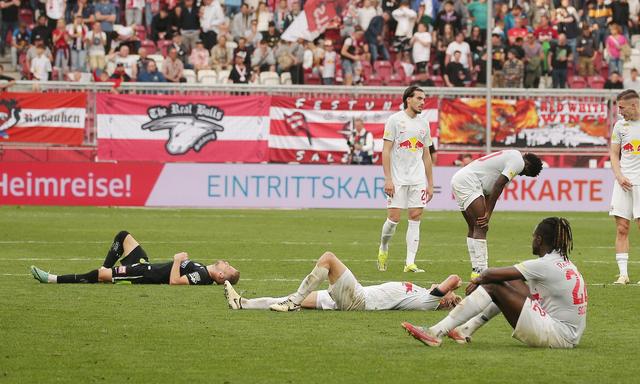 Bezeichnend: Mit dem Unentschieden in Salzburg waren beide Teams nicht zufrieden.