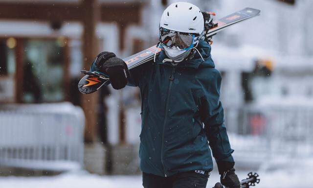 In den Zahlen schlägt sich auch die Reisetätigkeit der Skifahrer nieder, konkret, dass die aus Salzburg und Tirol abreisenden Touristen das Virus quer im Land verteilen.