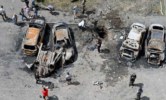 Am Sonntag nahmen russische Bomber ein Wohnviertel in der ukrainischen Hauptstadt Kiew ins Visier.  