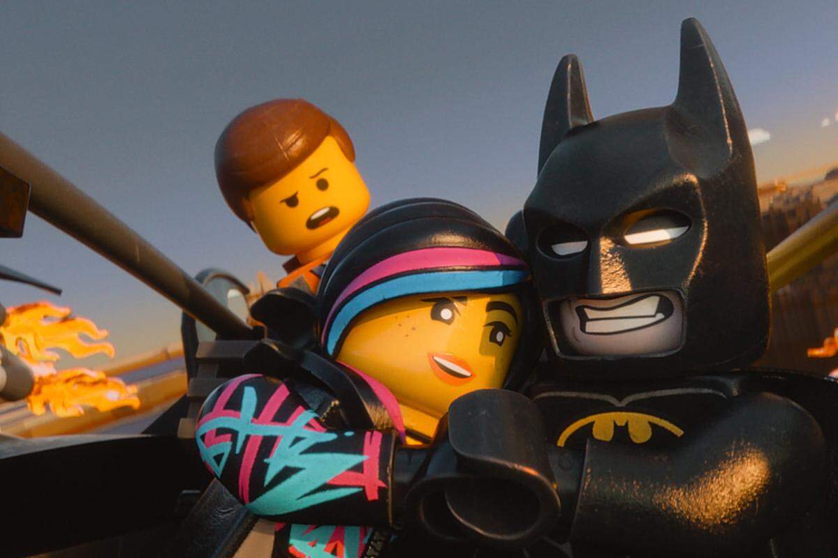 Das Salz in der Legofilm-Suppe sind aber die vielen (Cameo-)Auftritte historischer Persönlichkeiten (Shakespeare, Abraham Lincoln) und Charaktere aus diversen Franchises. Dank Lizenzen für Warner-Produktionen mischen Batman (Will Arnett), Green Lantern und Wonder Woman aber auch Gandalf aus "Herr der Ringe" mit.