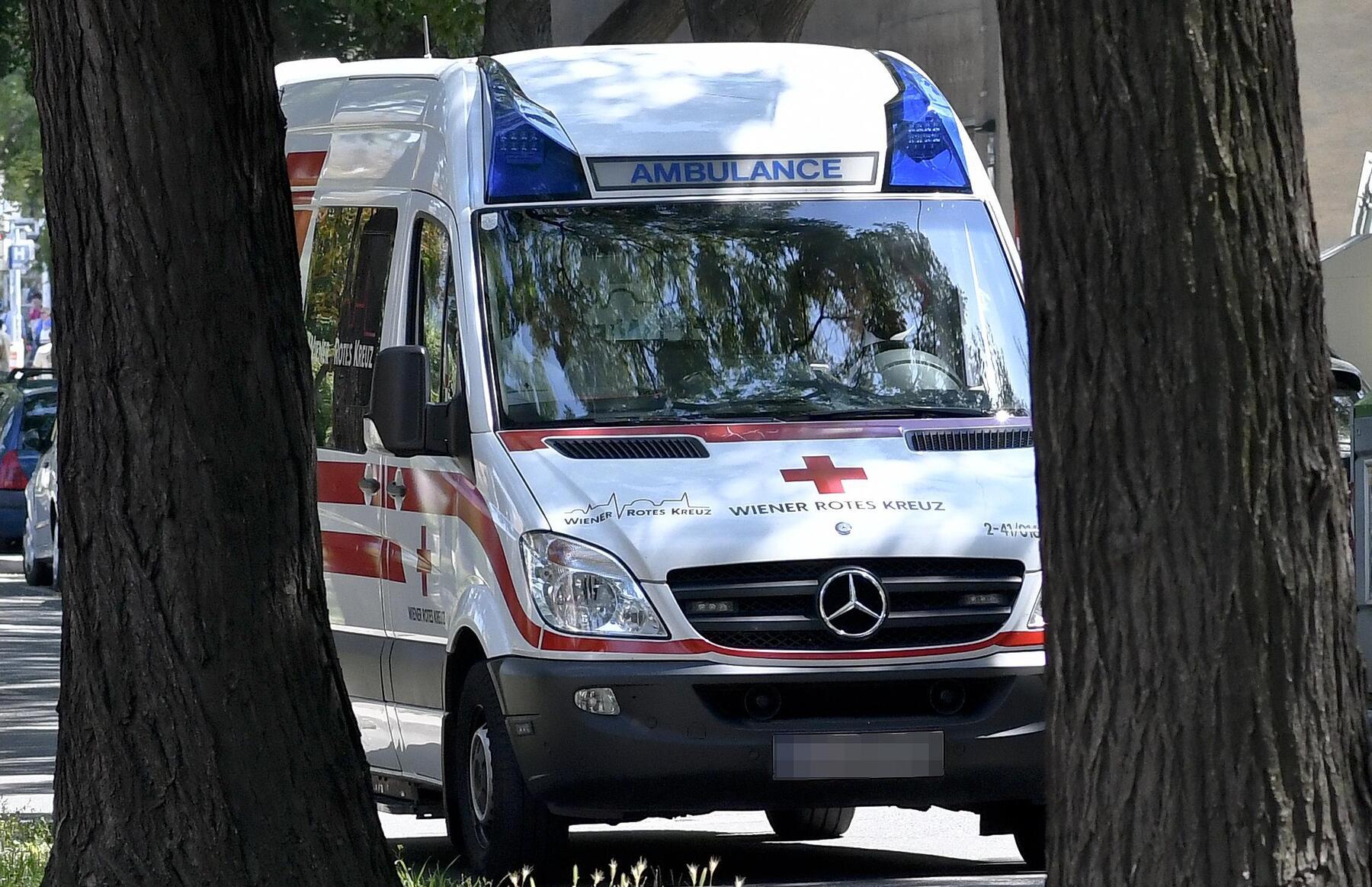 Joggerin kollidiert am Wiener Ring mit Straßenbahn und wird schwer verletzt