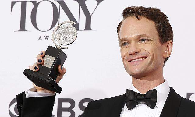 Neil Patrick Harris poses backstage with his Tony Award during the American Theatre Wing´s 68th annual Tony Awards at Radio City Music Hall in New York