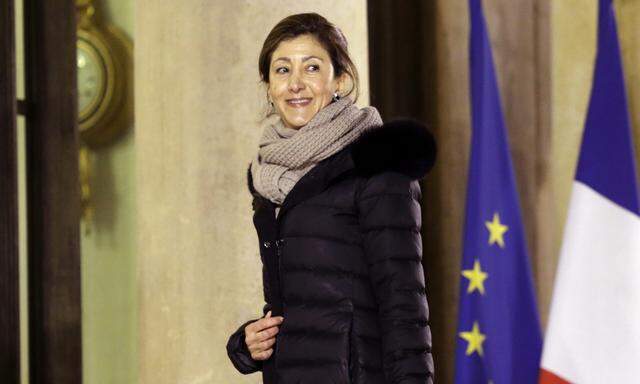 Former FARC hostage French-Colombian Ingrid Betancourt arrives at the Elysee Palace in Paris to attend a dinner