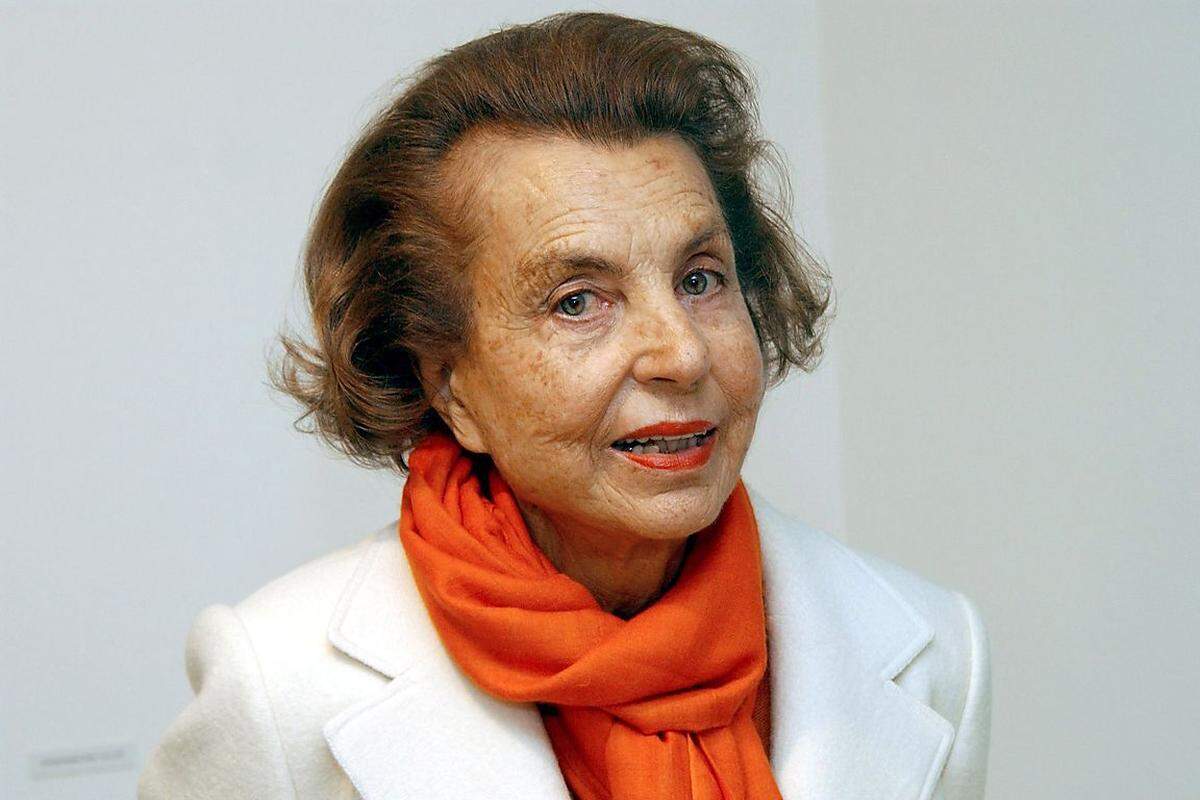 Heuer gibt es keine einzige Frau unter den Top 10. Die 93-jährige Französin hat den Einzug knapp verpasst. Ihr Vater gründete 1907 das Kosmetikimperium L'Oreal, sie ist heute die Hauptanteilseignerin. Laut "Forbes" besitzt sie 36,1 Milliarden Dollar - etwas weniger als im Vorjahr. 