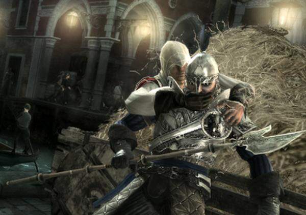 Das Kerngeschäft eines Attentäters ist natürlich das Morden. Dafür stehen Ezio eine Vielzahl an Werkzeugen zur Verfügung. Sehr beliebt ist auch in Teil zwei der im Ärmel versteckte Dolch. Im Gegensatz zu seinem Urahnen Altaïr hat Ezio in jedem Ärmel ein Mordwerkzeug versteckt, wodurch sich auch zwei Gegner auf einmal erledigen lassen.
