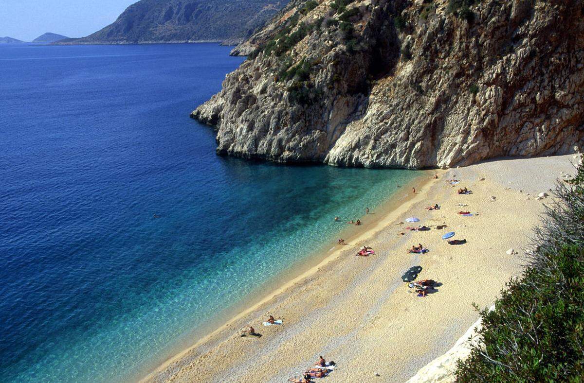 Der Kaputaş-Strand ist ein kleiner Naturstrand in einer Bucht zwischen den Orten Kaş und Kalkan in der südwestlichen Türkei.