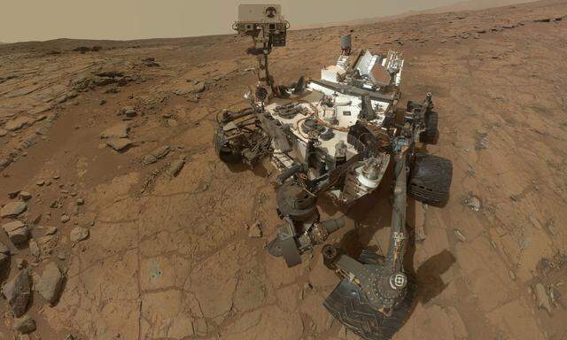 MARS SCIENCE Die Kamera funktioniert, aber das zentrale Labor an Bord der Curiosity kann nicht genutzt werden, weil der Gesteinsbohrer nicht funktioniert.ACTIVITIES