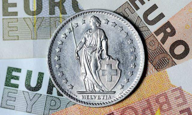 Schweizer Franken auf Euroscheinen Beendigung des Franken Mindestkurses zum Euro
