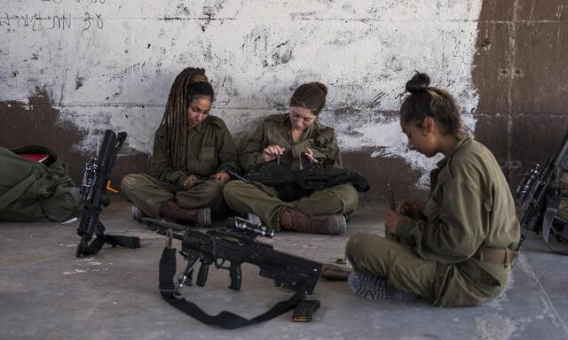 In Israel werden seit Jahrzehnten auch Frauen zum Militär eingezogen.