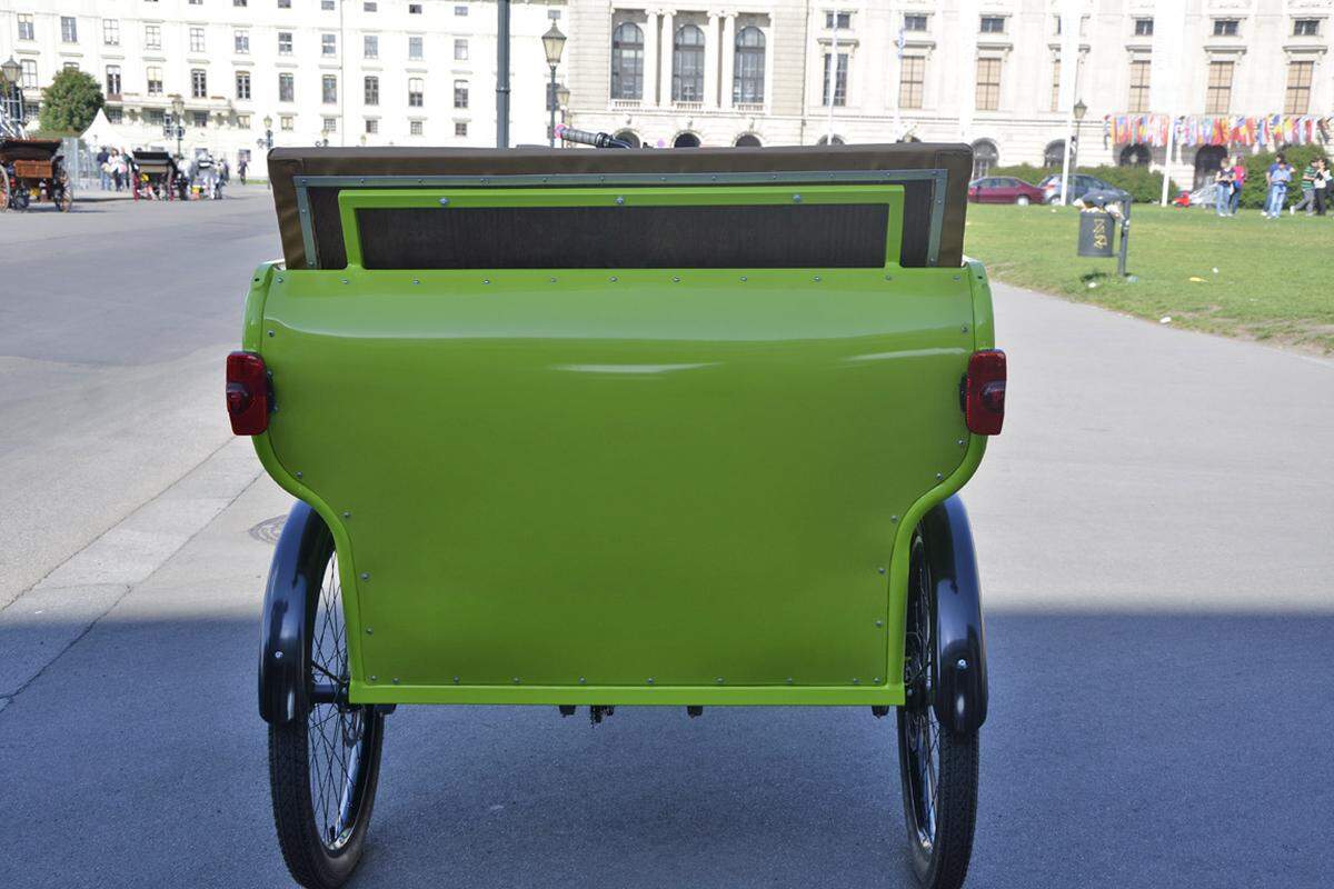 Noch zu vergeben ist eine Werbefläche auf der Rückseite des Wiener Fahrradtaxis.