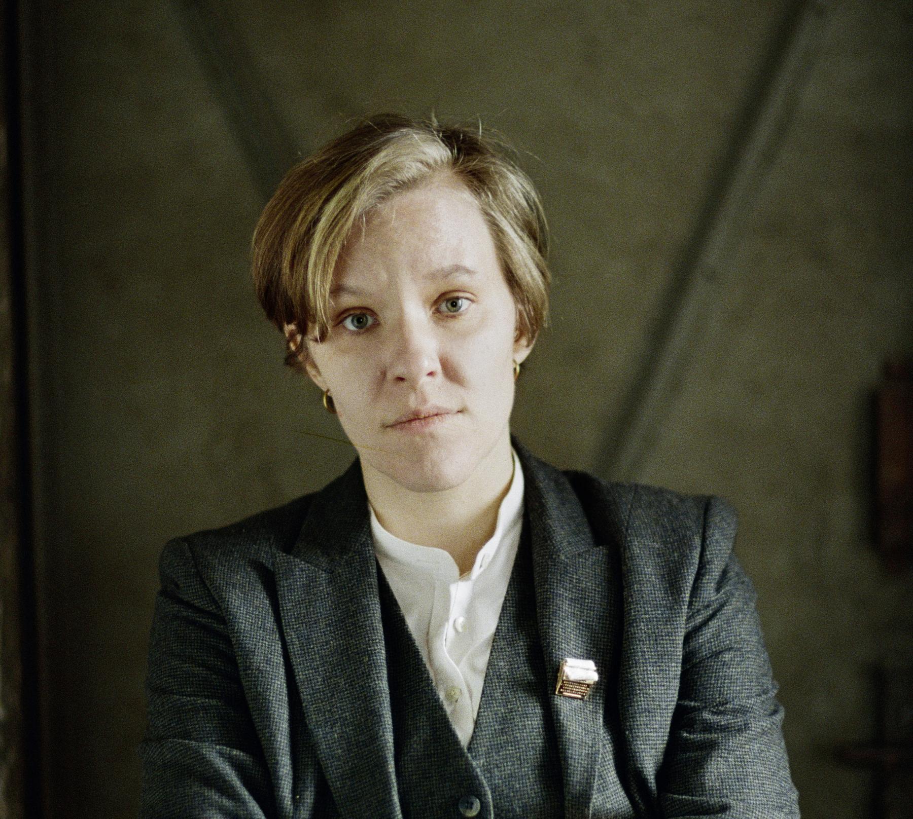 Roman Raphaele Edelbauer raziskuje filozofski terorizem in boj proti lažnim novicam