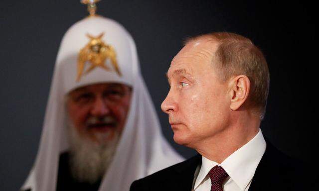 Archivbild von Wladimir Putin mit Patriarch Kirill der Orthodoxen Kirche in Russland 