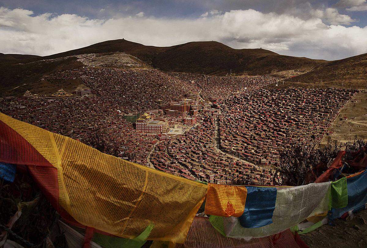 Kevin Frayer, Canada, 2015, für Getty Images Aus der Serie "Bliss Dharma Assembly": Tibetische Gebetsflaggen in Sêrtar, ein Kreis des Autonomen Bezirks Garzê der Tibeter im Nordwesten der chinesischen Provinz Sichuan. 