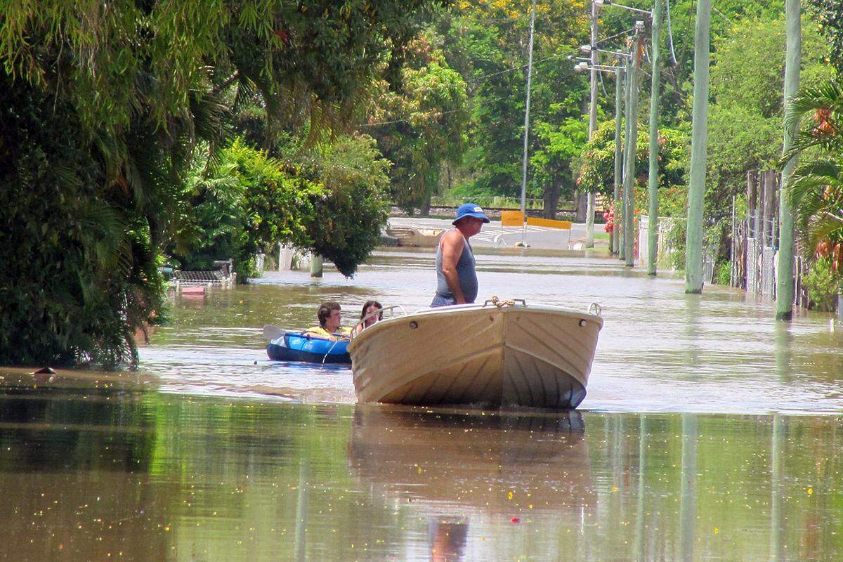 In Rockhampton stand das Wasser bis zu neun Meter über dem normalen Pegel. Die Stadt konnte nur mit Booten erreicht werden.