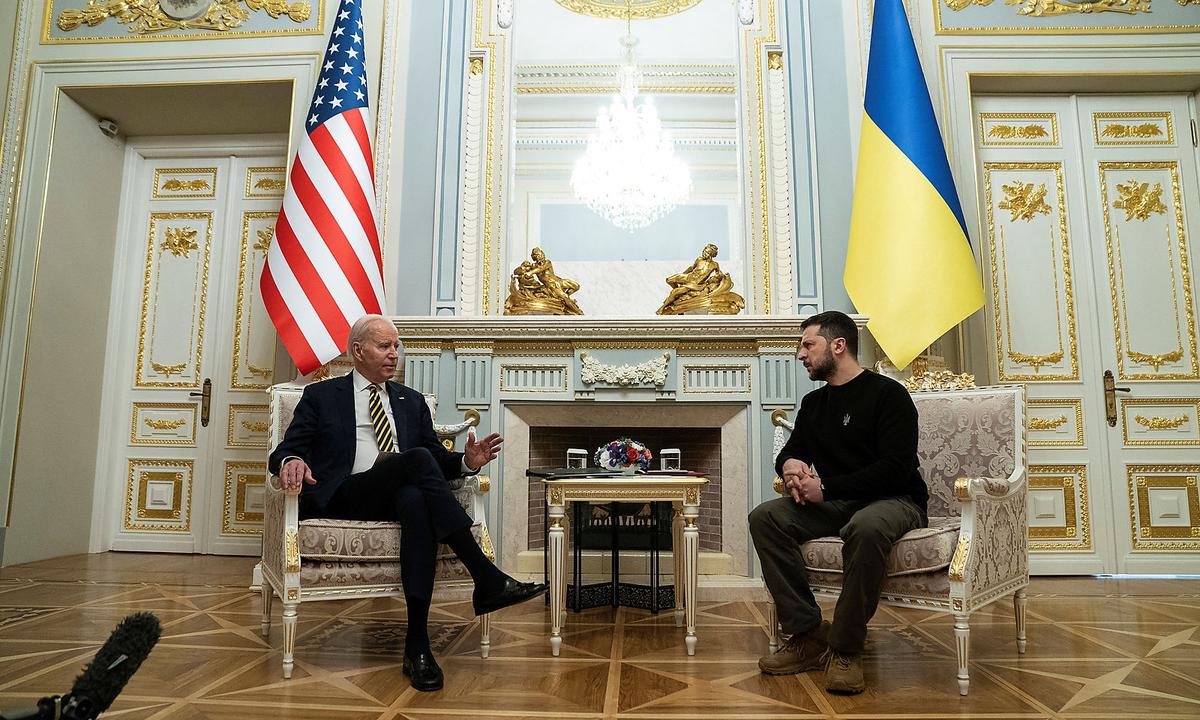 Joe Biden sprach in Kiew mit dem ukrainischen Regierungschef, Wolodymyr Selenskij.