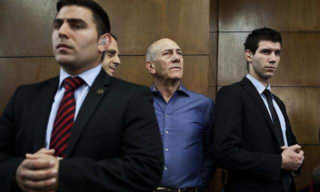 Israels Ex-Premier Ehud Olmert beim Korruptionsprozess gegen ihn Ende März 2014.