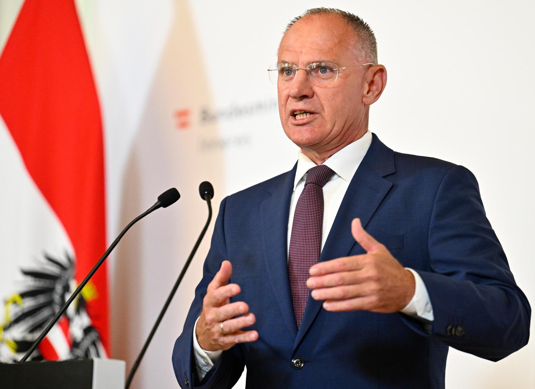 Rückgang bei Asyl-Anträgen auch im Juli