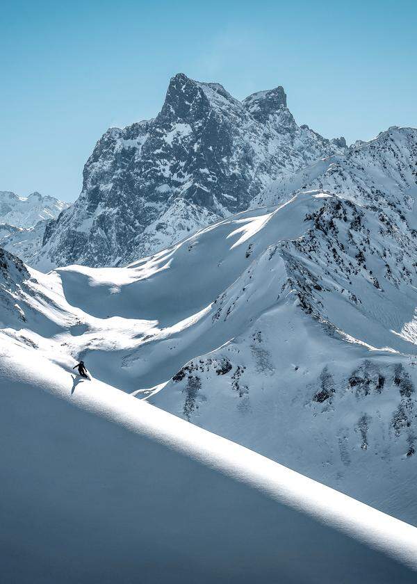 Skitechnik. Tiefschnee und unverspurtes Gelände ist die wahre Verlockung am Arlberg. Nebst mehr als 300 km Piste. 