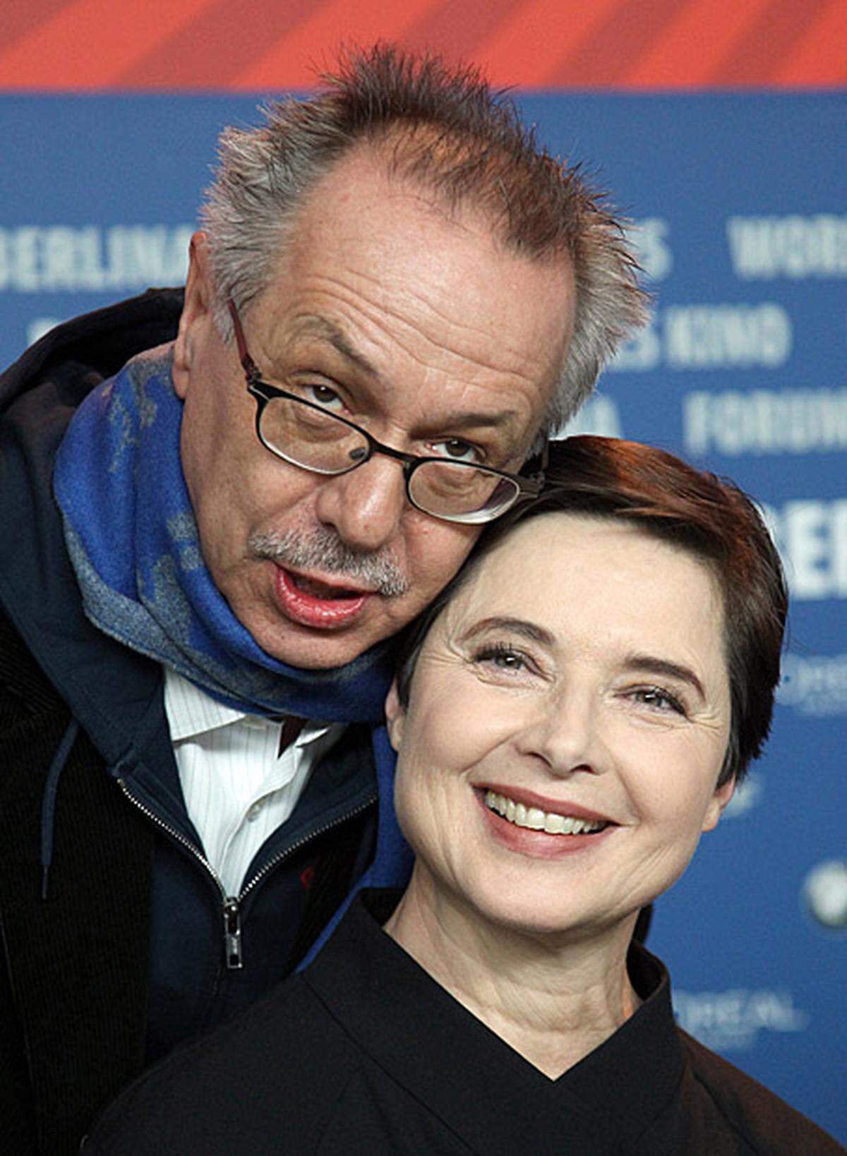 Isabella Rossellini (mit Berlinale-Leiter Dieter Kosslick) ist Jury-Vorsitzende. "Wir haben die Hoffnung noch nicht aufgegeben, dass er (Panahin, Anm.) noch kommen kann und seinen Platz in der Jury einnimmt", sagte sie.