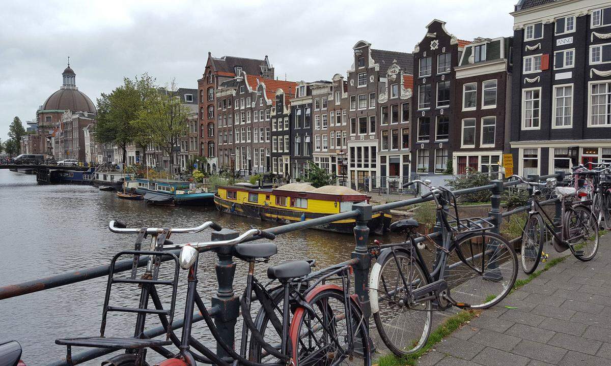 Der größte Aufsteiger in der diesjährigen Rangliste ist die niederländische Hauptstadt: 14 Prozent sprachen sich für Amsterdam aus - damit machte die Stadt im Vergleich zu 2014 gleich elf Plätze wett und befindet sich erstmals in den Top 10.