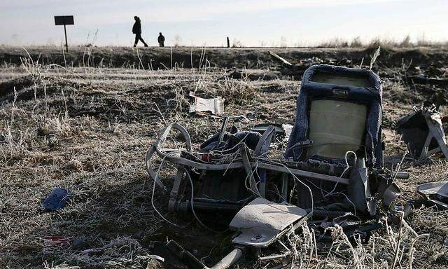 Mitte Dezember liegen immer noch Teile des vermutlich abgeschossenen Passagierflugs MH17 der Malaysian Airlines in der Ostukraine.