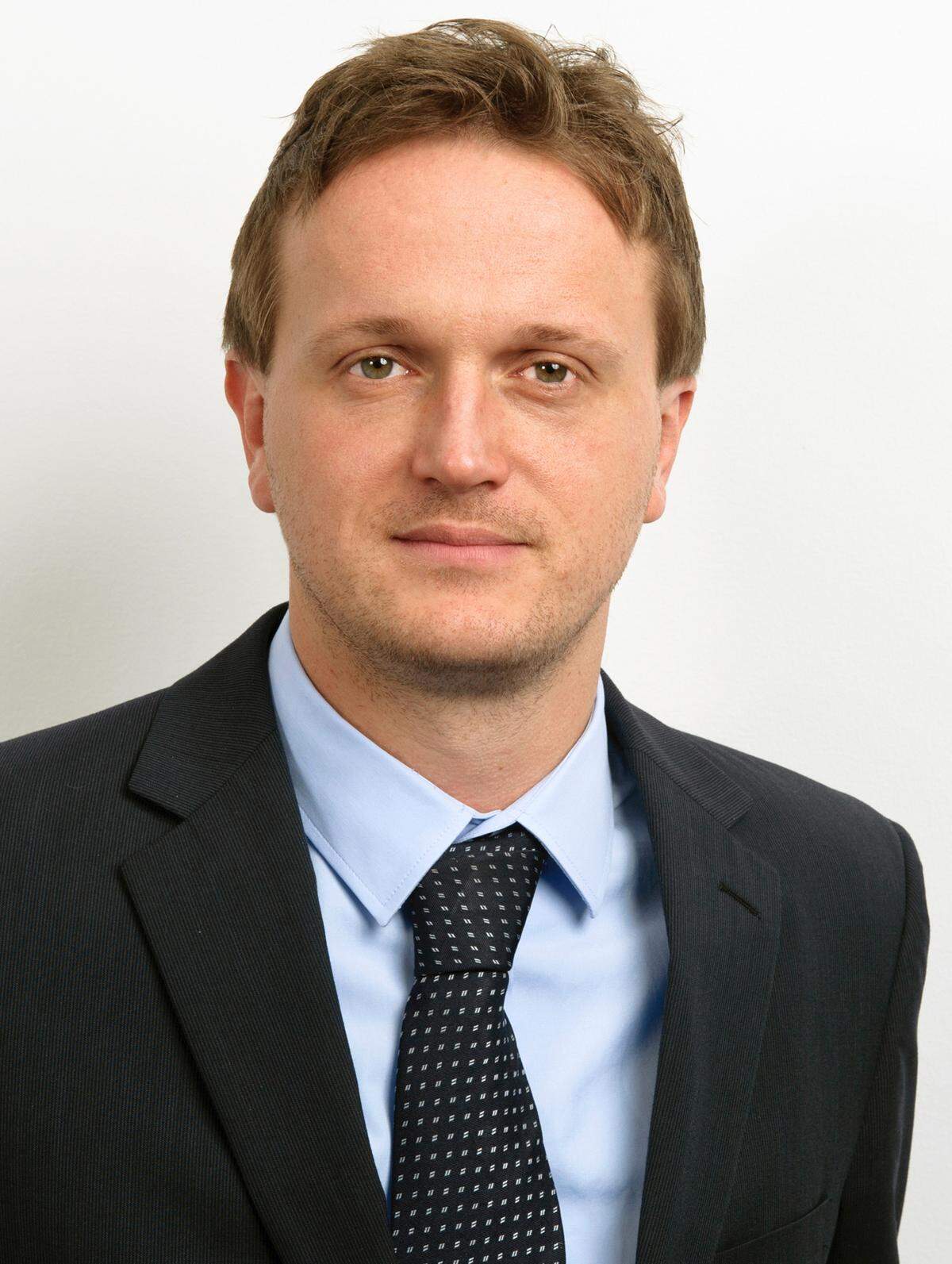 Klaus Pfeiffer (31) verstärkt ab sofort als Anwalt den Real Estate Desk von DORDA BRUGGER JORDIS. Pfeiffer ist Experte für Real Estate, M A und Bauvertragsrecht. Für den Real Estate Desk von DORDA BRUGGER JORDIS ist er seit Jänner 2010 tätig, zuvor arbeitete er als Rechtsanwaltsanwärter bei Graf Pitkowitz in Wien (2007-2009) und einer weiteren Wirtschaftskanzlei in Salzburg (2005-2006)