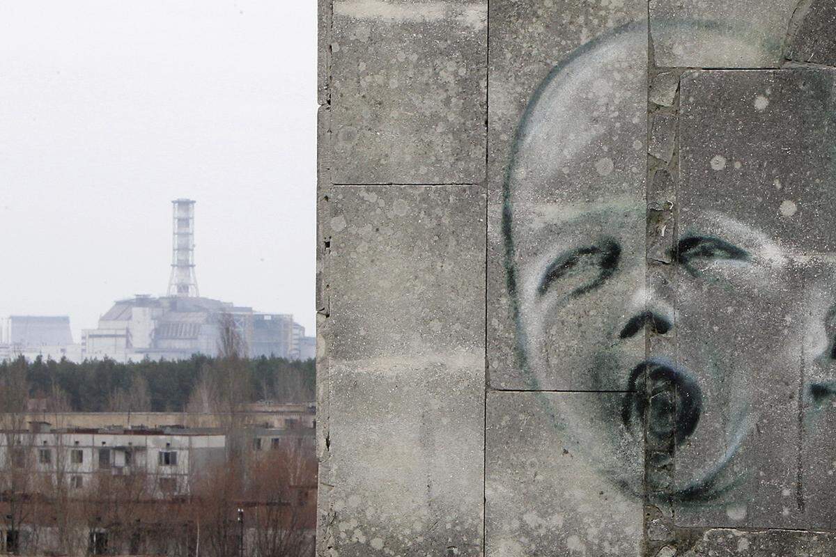 Zum 24. Jahrestag haben sieben Künstler aus Weißrussland, Russland und Deutschland die Geisterstadt mit Graffitis bemalt.
