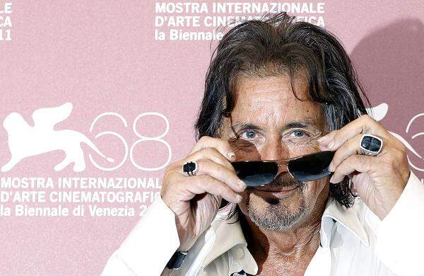 Das erste Wochenende haben die 68. Filmfestspiele am Lido mit einer Lebenswerk-Auszeichnung für den Hollywood-Schauspieler Al Pacino zu Ende gebracht.