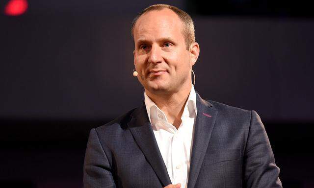 NEOS-MITGLIEDERVERSAMMLUNG MIT ENTSCHEIDUNG UeBER NR-WAHL-LISTE: STROLZ