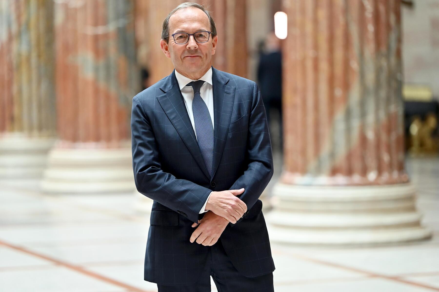 Gedenkstätte für im Nationalsozialismus ermordete Roma und Sinti entsteht im Weghuberpark