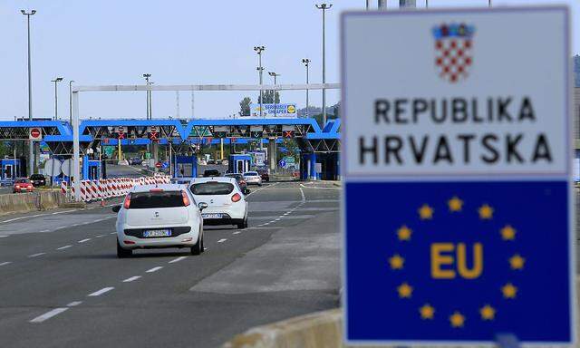 A closed Croatian border crossing is seen at Bregana