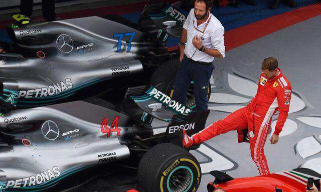 2018 Russian GP SOCHI AUTODROM RUSSIAN FEDERATION SEPTEMBER 30 Sebastian Vettel Ferrari looks