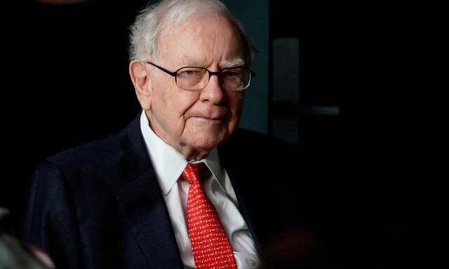 Warren Buffett hat es nicht eilig. Wenn sich keine guten Investmentchancen auftun, behält er seine Barbestände. 