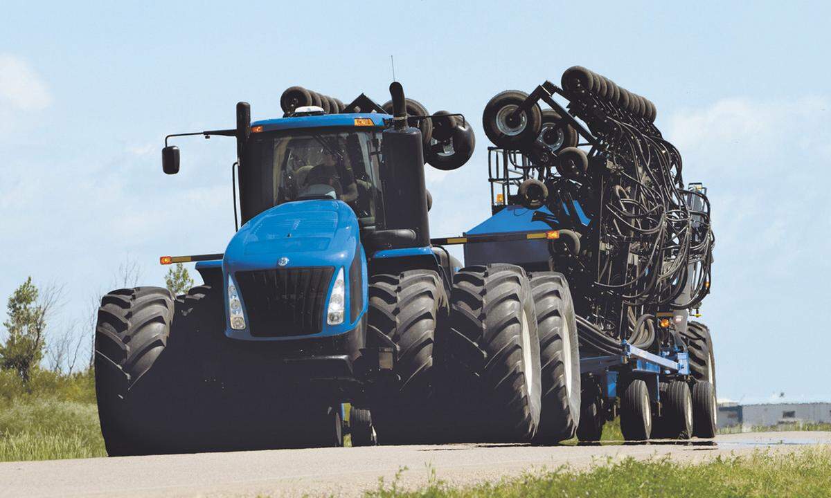 Die zweite Hälfte des Traktor-Rankings führt der New Holland T9.670 an. Er leistet kräftige 648 PS aus seinen 12,7 Litern Hubraum.