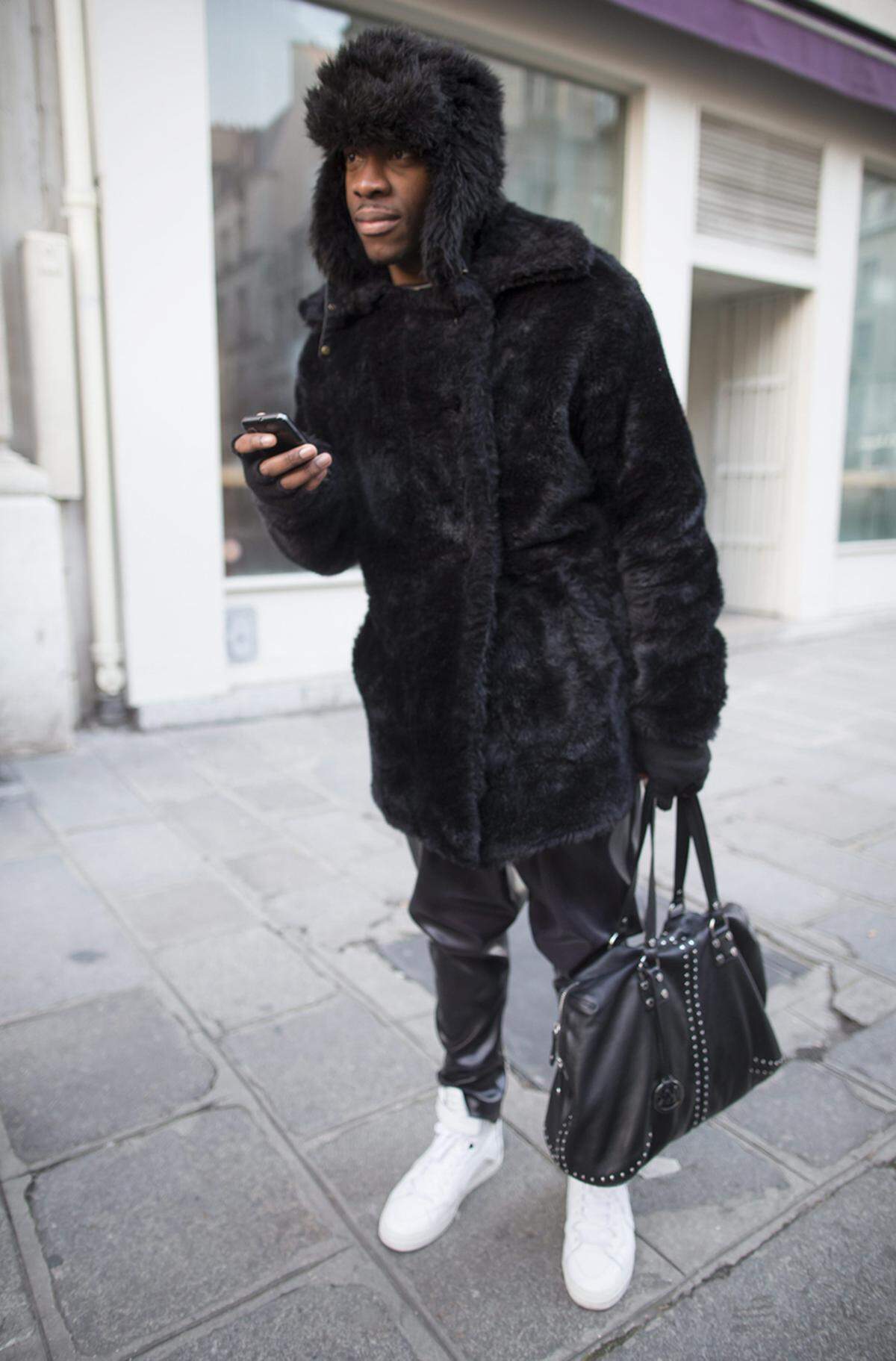 Warm und modisch kommt man mit Leder und (Fake-)Pelz durch den Winter.