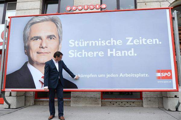 Als Kapitän, der Österreich in "stürmischen Zeiten" mit "sicherer Hand" durch die Krise steuert - so präsentiert die SPÖ Werner Faymann. Weitere Plakate zeigen Faymann mit den Botschaften: "Wir kämpfen um jeden Arbeitsplatz", "Wir kämpfen für faire Bildung", "Wir kämpfen für leistbares Wohnen" und "Wir kämpfen für sichere Pensionen".