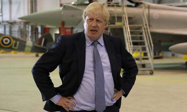 Großbritanniens Premierminister Boris Johnson macht auf Twitter auch sein eigenes Gewicht zum Thema der Kampagne.