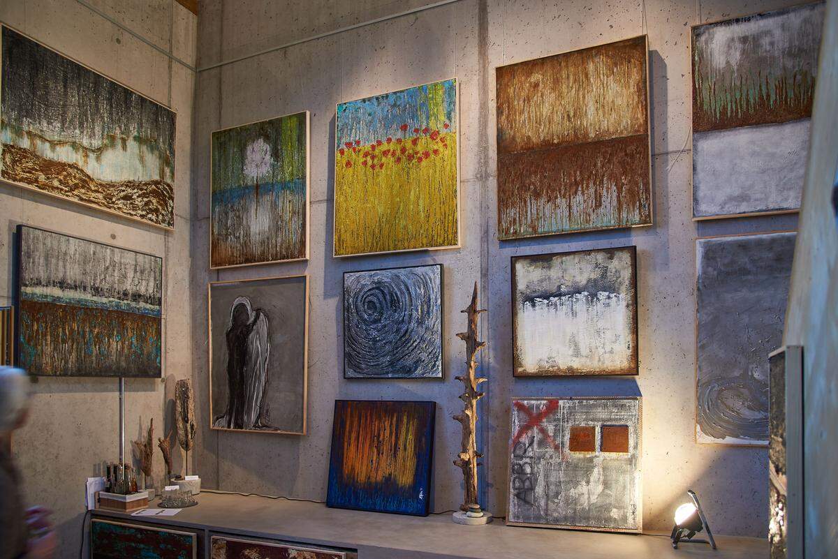 Kleine Auswahl an Werken von Stephan "Etienne" Unterberger in seinem Atelier.